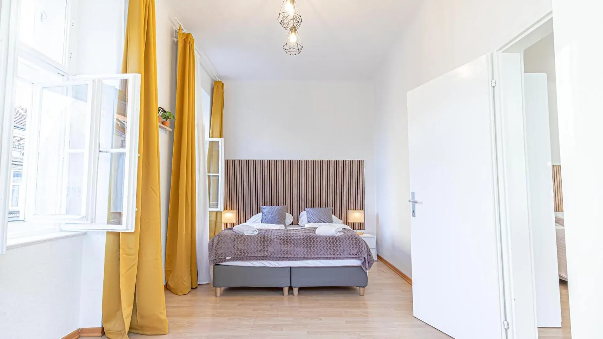 Desirable 2Br - Prime Vienna Location, Ideal For Long Stays