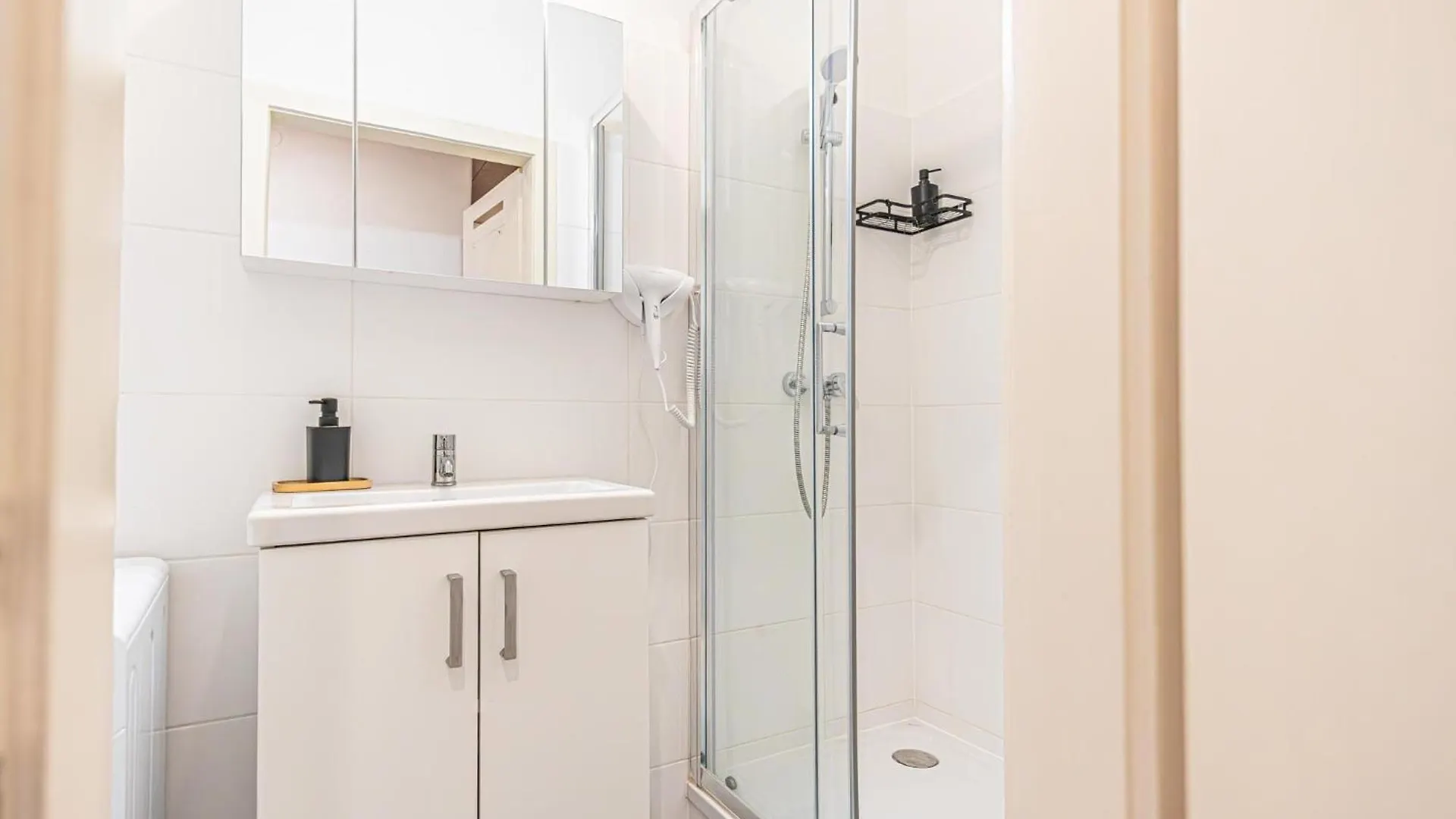 Desirable 2Br - Prime Vienna Location, Ideal For Long Stays