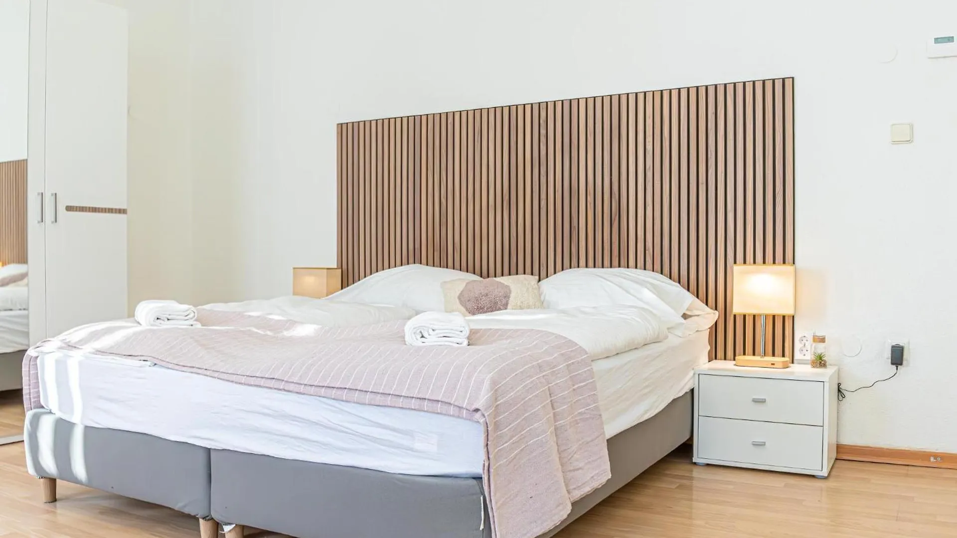 Desirable 2Br - Prime Vienna Location, Ideal For Long Stays