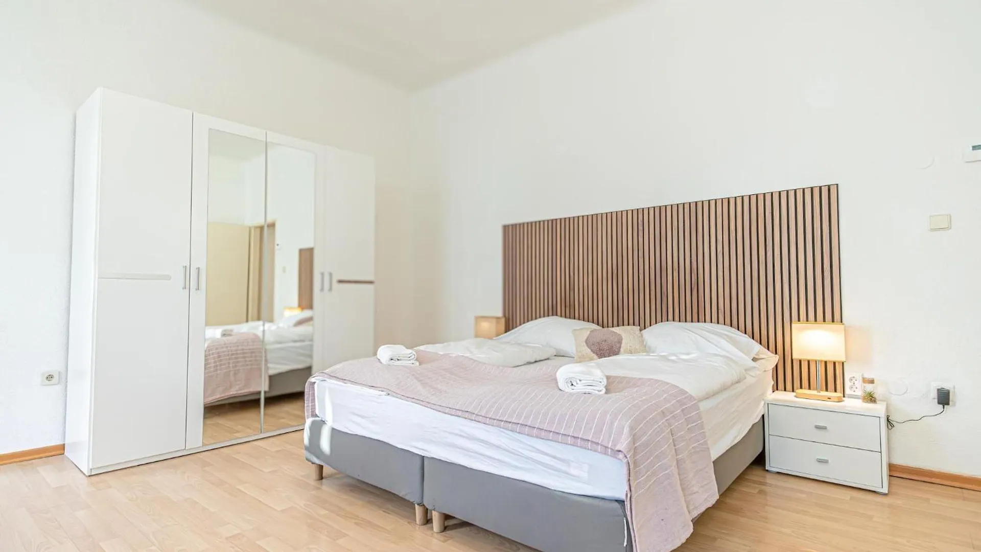Desirable 2Br - Prime Vienna Location, Ideal For Long Stays