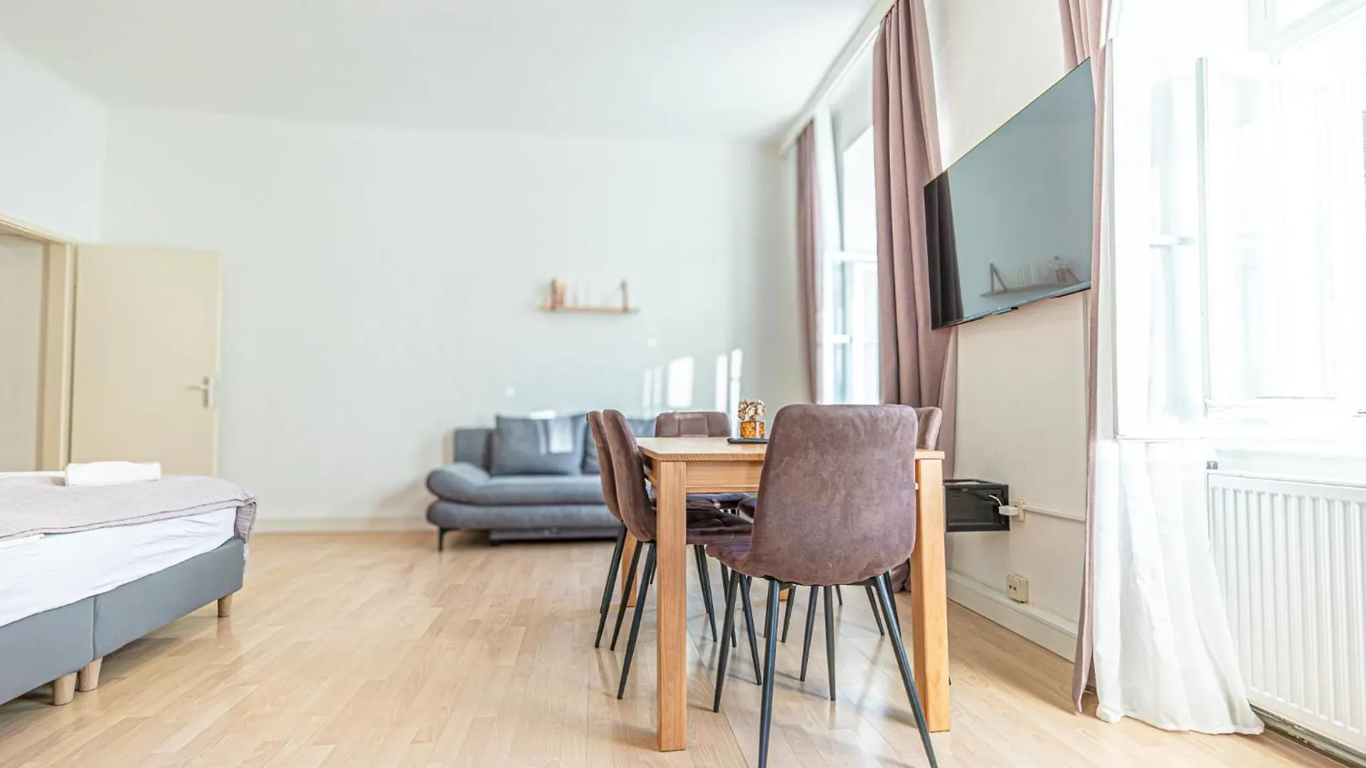 Desirable 2Br - Prime Vienna Location, Ideal For Long Stays 0*,