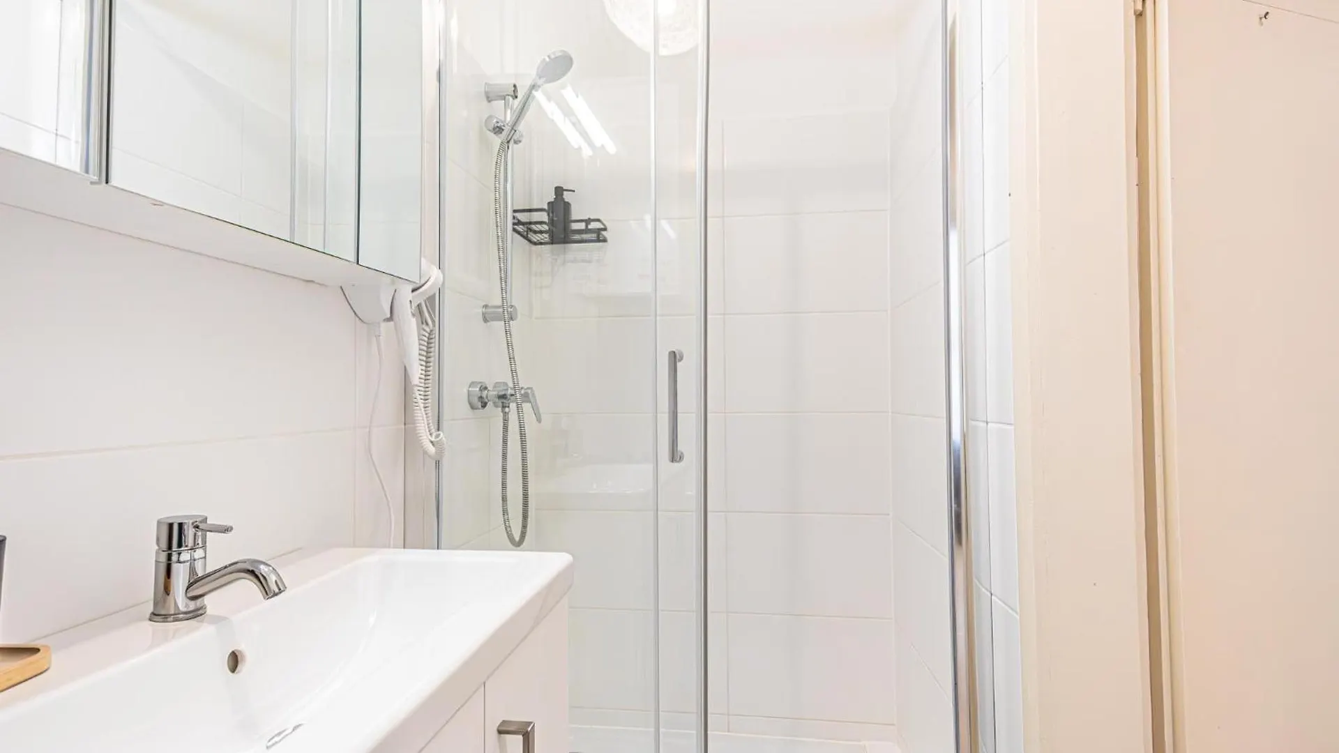 Desirable 2Br - Prime Vienna Location, Ideal For Long Stays 0*,  Austria